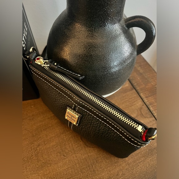 Dooney & Bourke Wristlet/Pouchette - Picture 4 of 11
